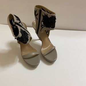 New Valentino Floral Embroidered Sandal❤️